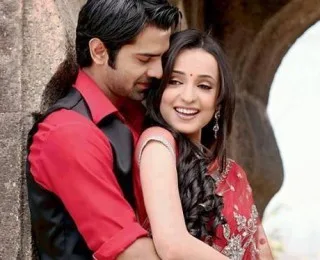 Iss Pyaar Ko Kya Naam Doon En Romantik Sahneler