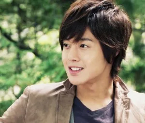 Kim Hyun Joong playful kiss