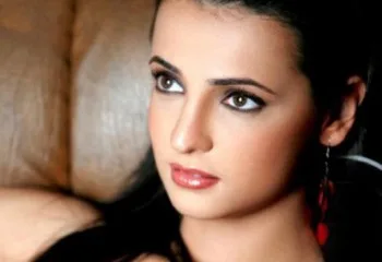 Sanaya Irani Kimdir