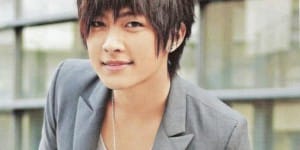 Aaron Yan Kimdir