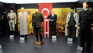 yilmaz-buyukersen-balmumu-heykeller-muzesi