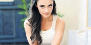 Hande Soral Kimdir