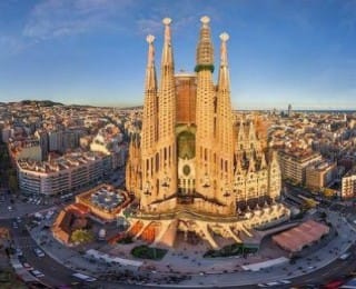 Barselona’daki Muhteşem Mimari Yapı La Sagrada Familia Hakkında