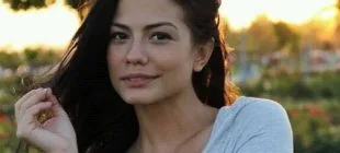 Demet Özdemir kimdir