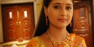 Sara Khan Kimdir
