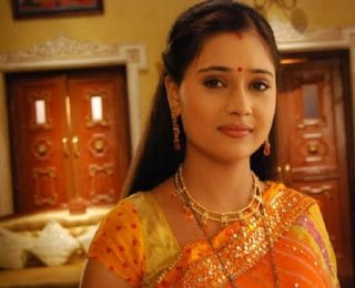 Sara Khan Kimdir