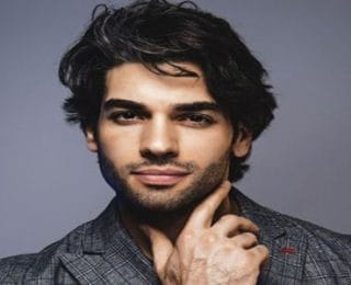 Şükrü Özyıldız Kimdir