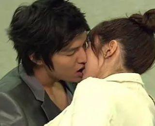 En İyi Öpüşen Güney Koreli Oyuncular