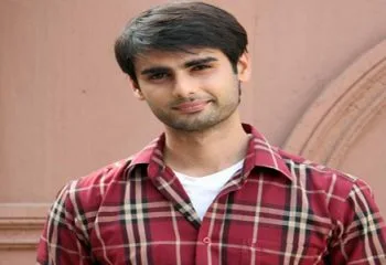 Varun Kapoor Kimdir