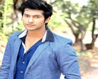 Namish Taneja Kimdir