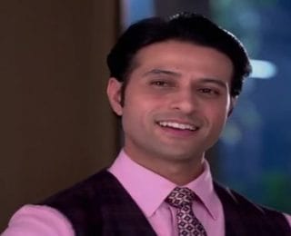 Apurva Agnihotri Kimdir