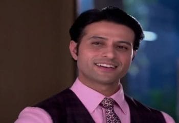 Apurva Agnihotri Kimdir