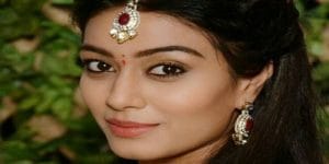 Charu Mehra Kimdir