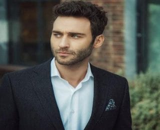 Seçkin Özdemir Kimdir