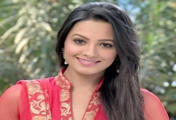 Anita Hassanandani Kimdir