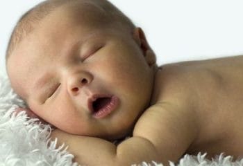 1 Dakikada Bebek Uyutma Yöntemi