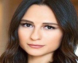 Selin Yeninci Kimdir