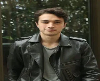 Burak Dakak Kimdir
