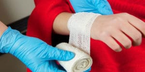 Ameliyattan Sonra Dikiş Bölgesine Pansuman Nasıl Yapılır?