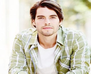 Akın Akınözü Kimdir