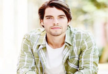 Akın Akınözü Kimdir