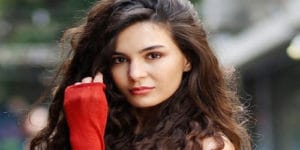 Ebru Şahin Kimdir