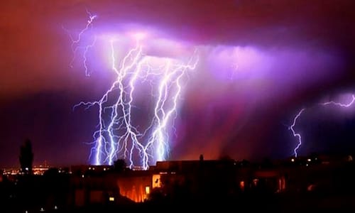 Elektrik Yüklü Cisimler: Atmosferdeki Doğal Elektriklenme