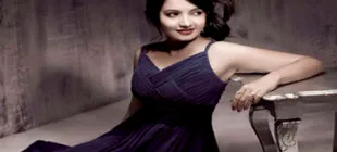 Giaa Manek Kimdir