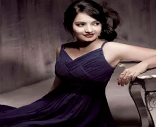 Giaa Manek Kimdir