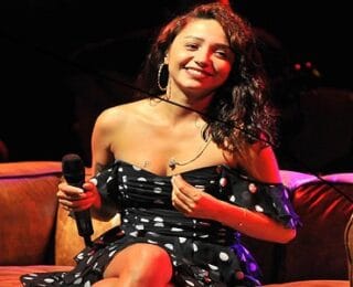 Zeynep Bastık Kimdir