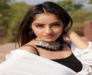 Deepika Singh Kimdir