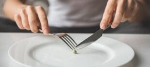 Aç Kalmanın Vücuda Verdiği 15 Zarar