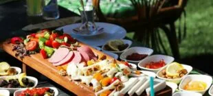 Adana’da En İyi Kahvaltı Mekanları: Güne Lezzetli Bir Başlangıç