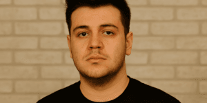 Tuna Tavus Kimdir?